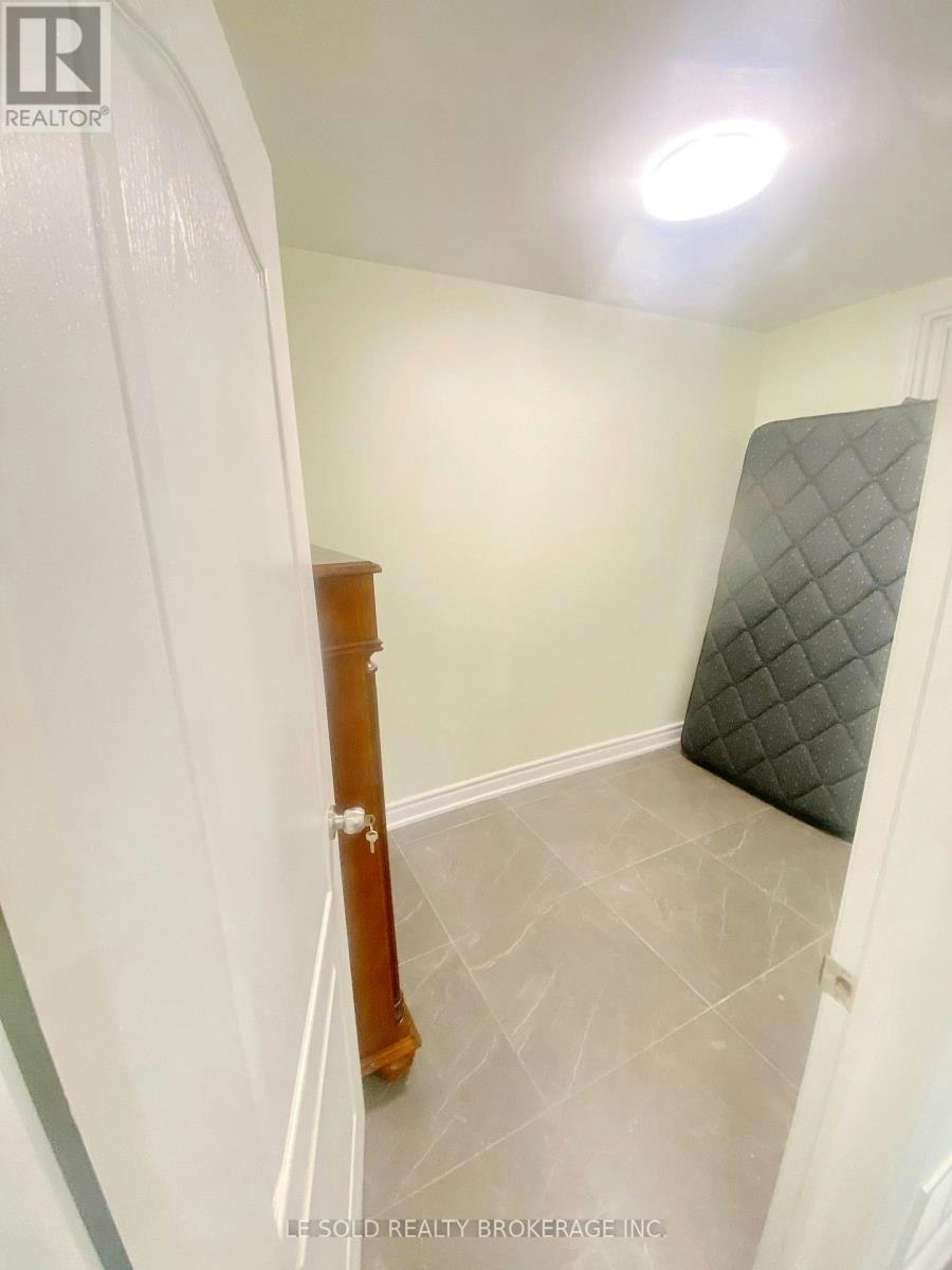 UPPER-2 Chipwood Crescent, Toronto, ON, M2J 3X7 - 9