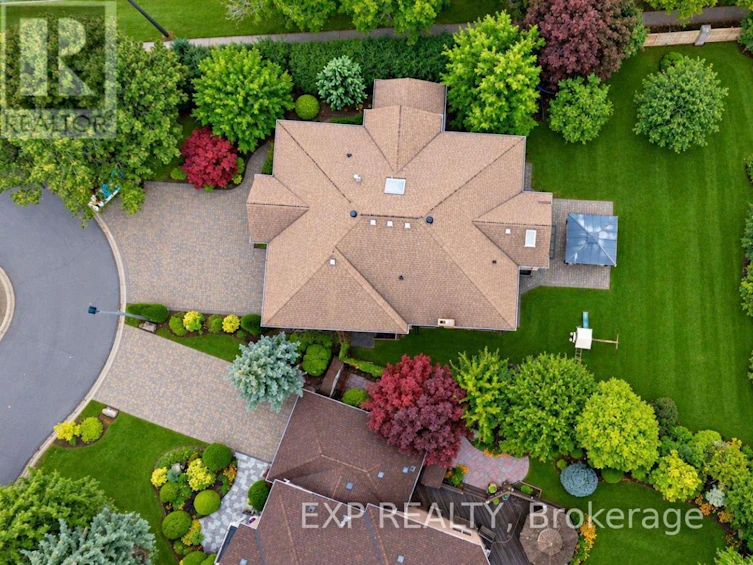 2 Shallmar Gardens, Richmond Hill, ON, L4B 3G4 - 3