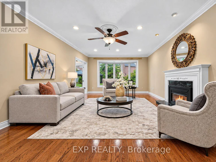 2 Shallmar Gardens, Richmond Hill, ON, L4B 3G4 - 11
