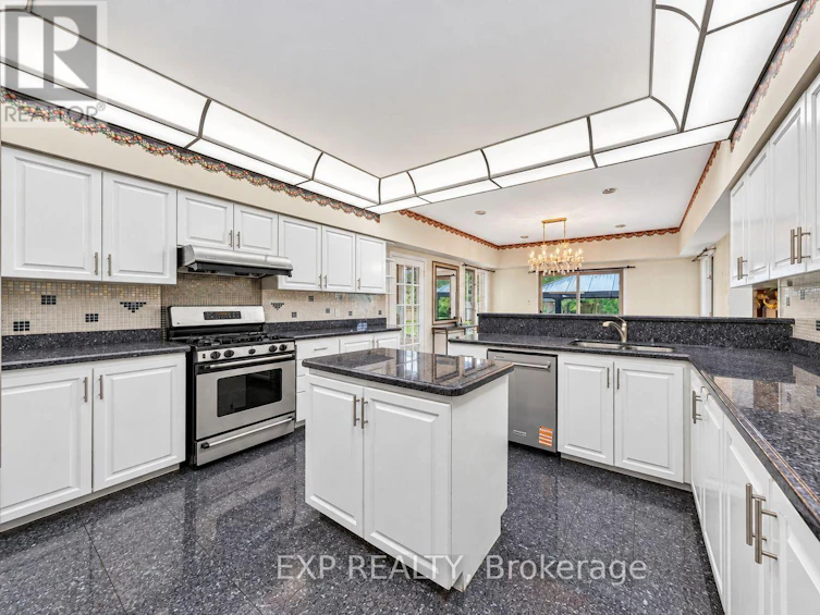 2 Shallmar Gardens, Richmond Hill, ON, L4B 3G4 - 17