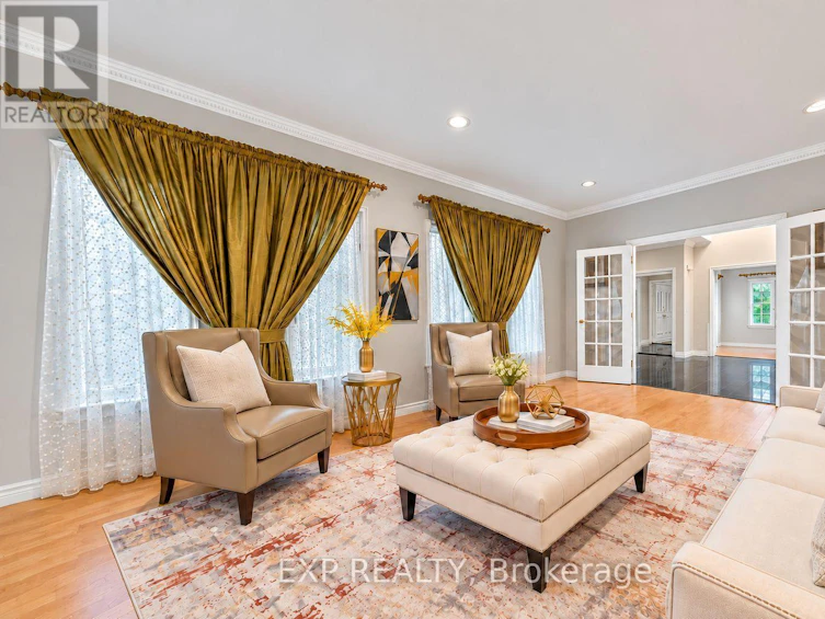 2 Shallmar Gardens, Richmond Hill, ON, L4B 3G4 - 6