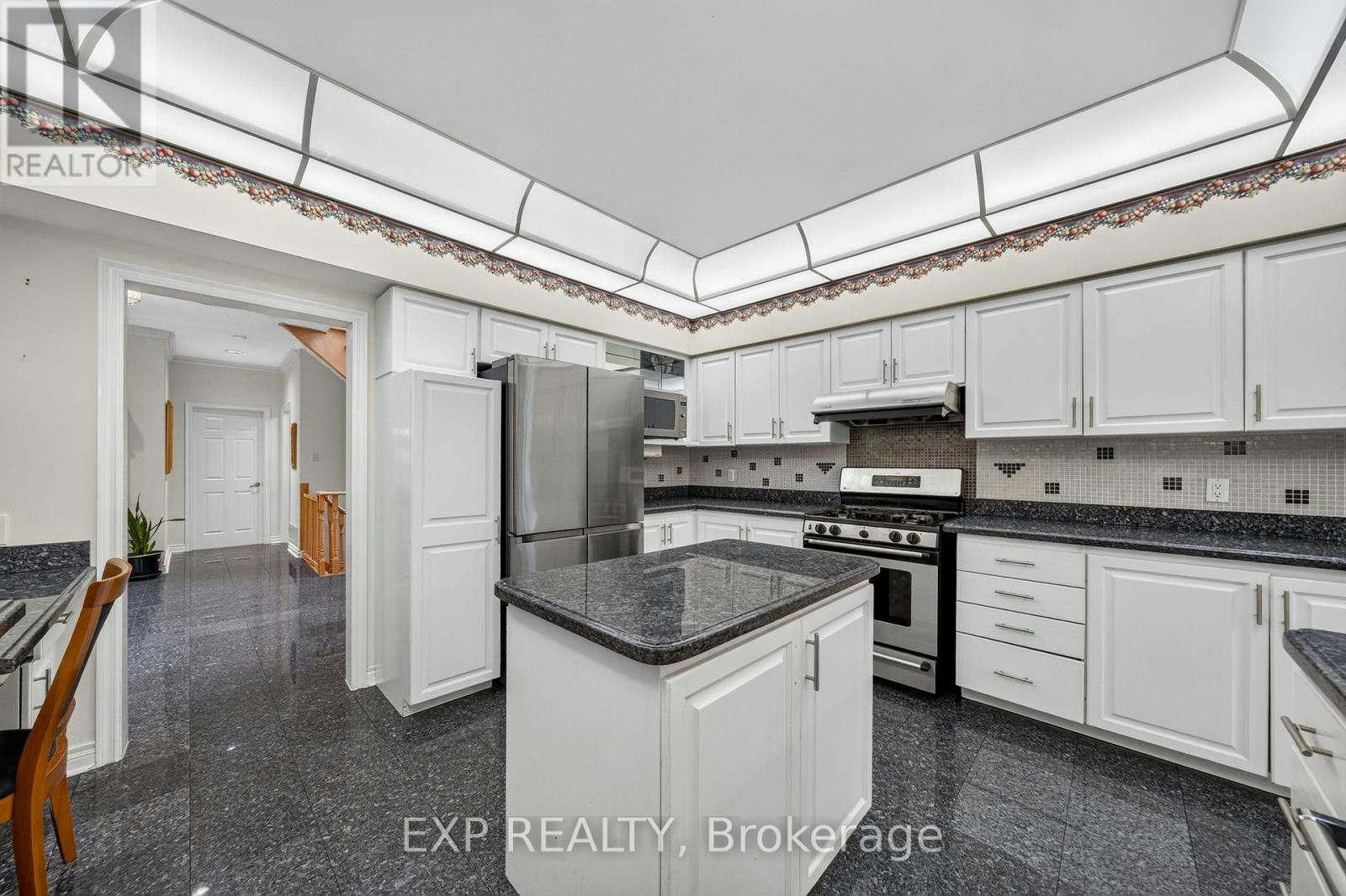 2 Shallmar Gardens, Richmond Hill, ON, L4B 3G4 - 18