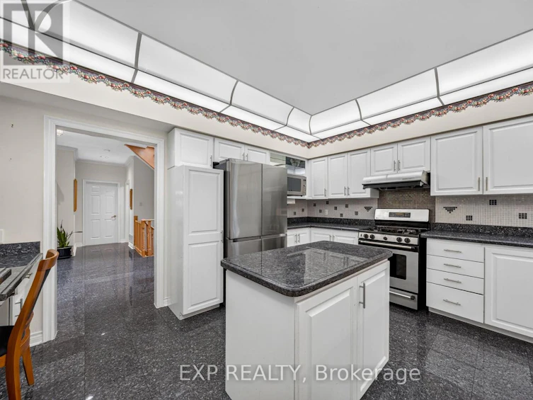 2 Shallmar Gardens, Richmond Hill, ON, L4B 3G4 - 18