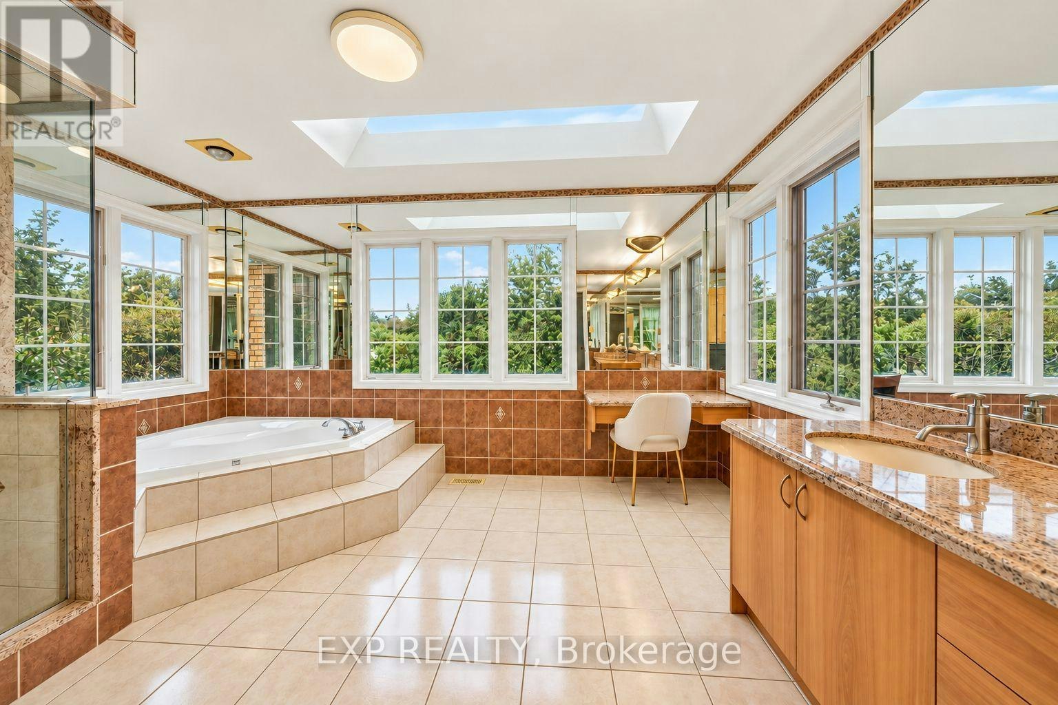 2 Shallmar Gardens, Richmond Hill, ON, L4B 3G4 - 23