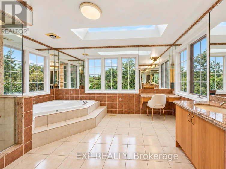2 Shallmar Gardens, Richmond Hill, ON, L4B 3G4 - 23