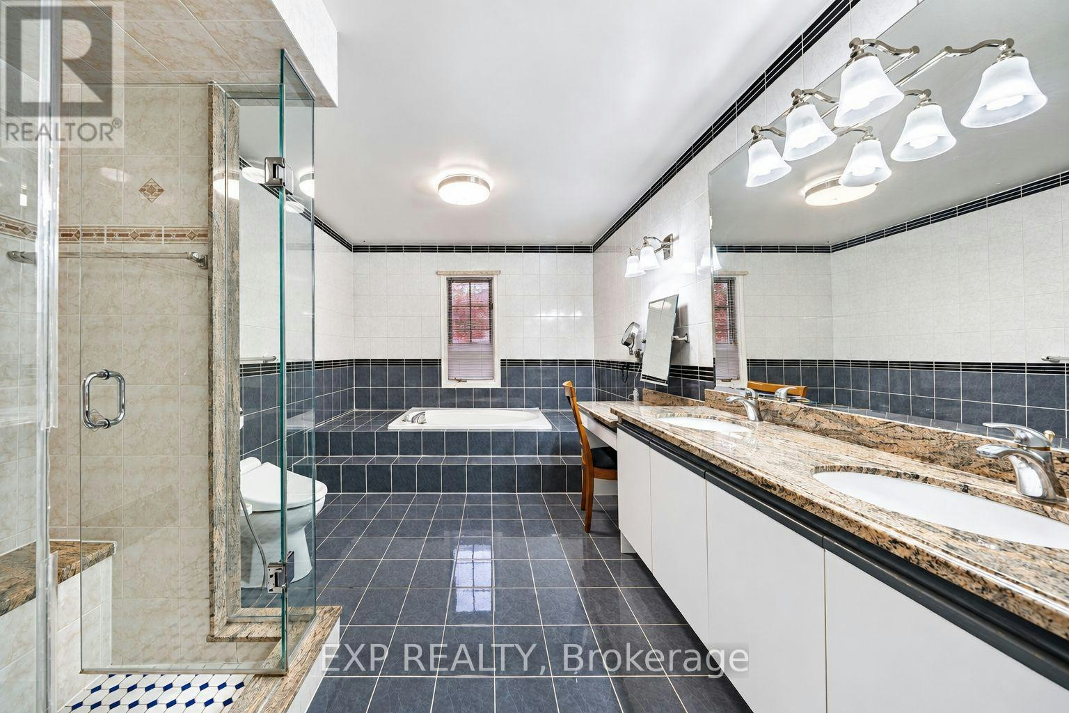 2 Shallmar Gardens, Richmond Hill, ON, L4B 3G4 - 25