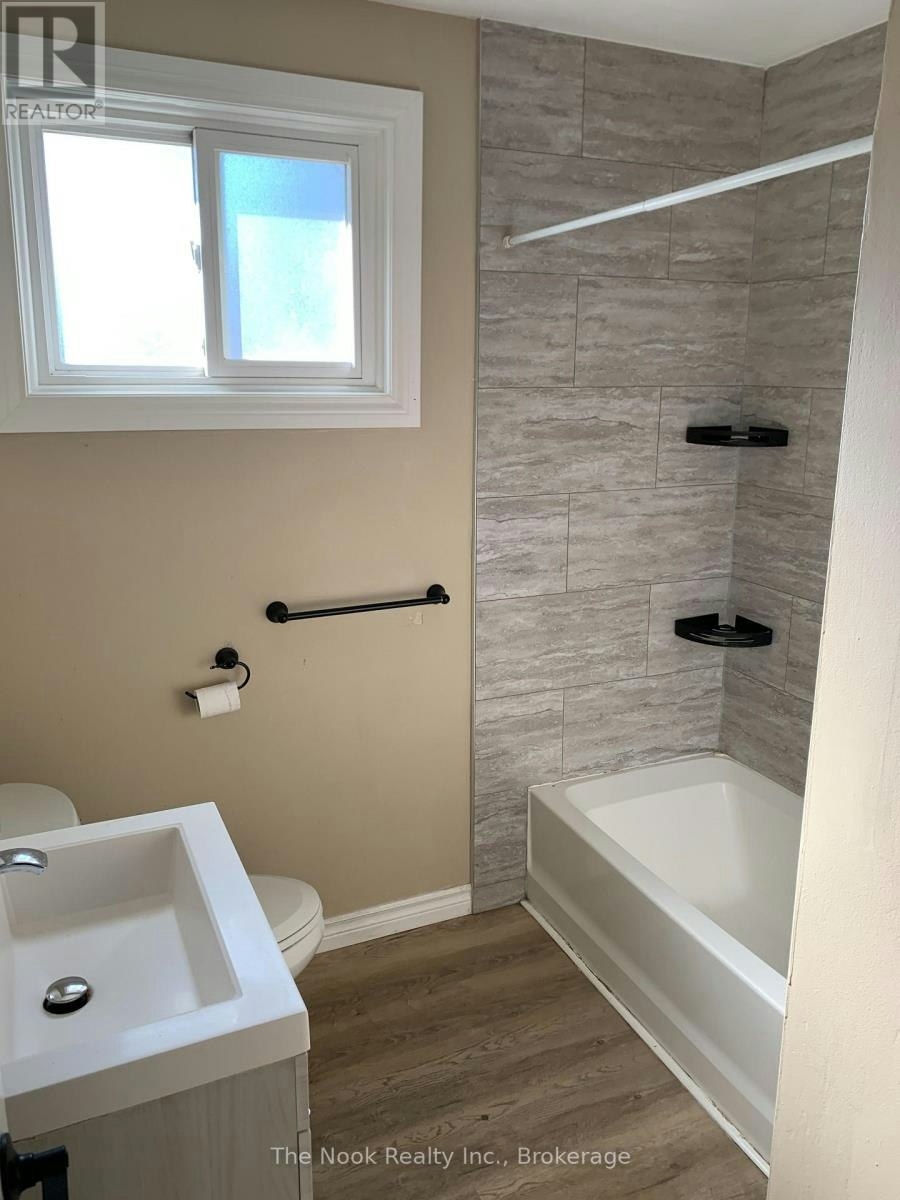 UPPER-210 Dovedale Drive, Whitby, ON, L1N 1Z6 - 7