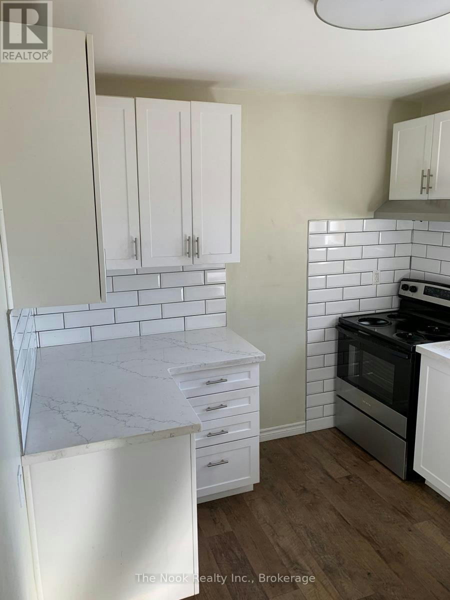 UPPER-210 Dovedale Drive, Whitby, ON, L1N 1Z6 4