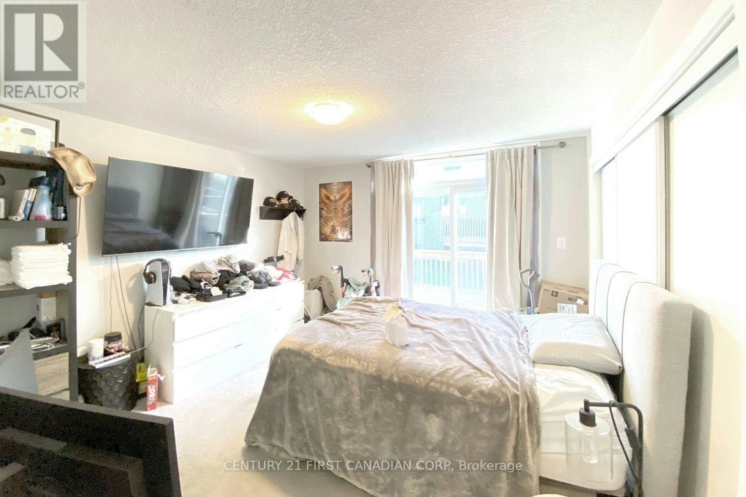 100-2070 Meadowgate Boulevard, London, ON, N6M 1C6 - 4