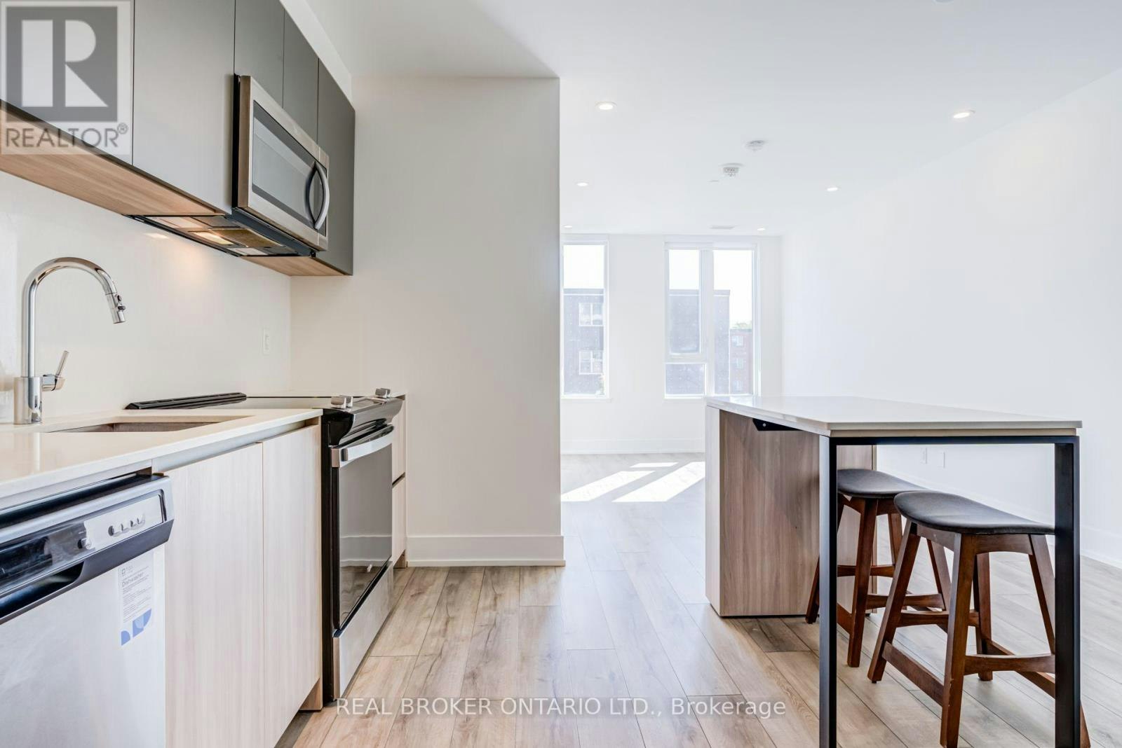 208-11 Maryport Avenue, Toronto, ON, M3M 0E2