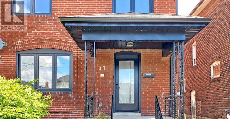 47 Chamberlain Avenue, Toronto, ON, M6E 4J9 - 2