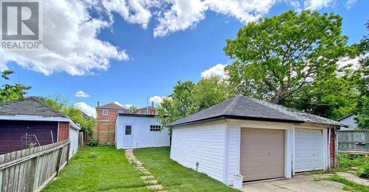 47 Chamberlain Avenue, Toronto, ON, M6E 4J9 - 20