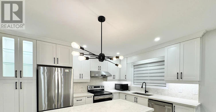 47 Chamberlain Avenue, Toronto, ON, M6E 4J9 - 7