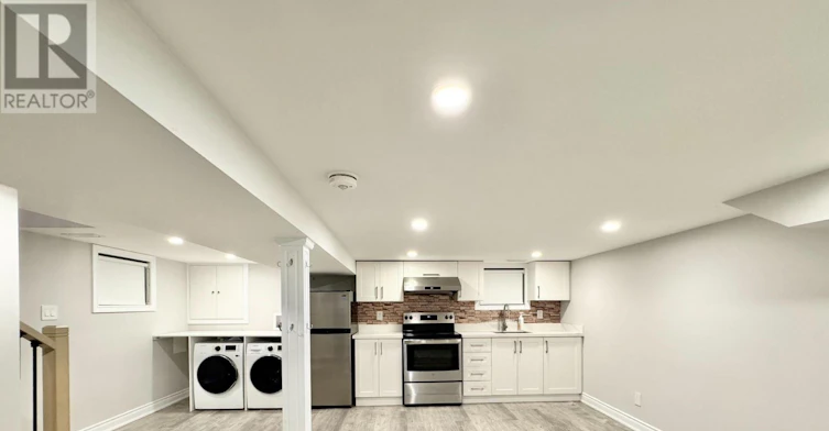 47 Chamberlain Avenue, Toronto, ON, M6E 4J9 - 16