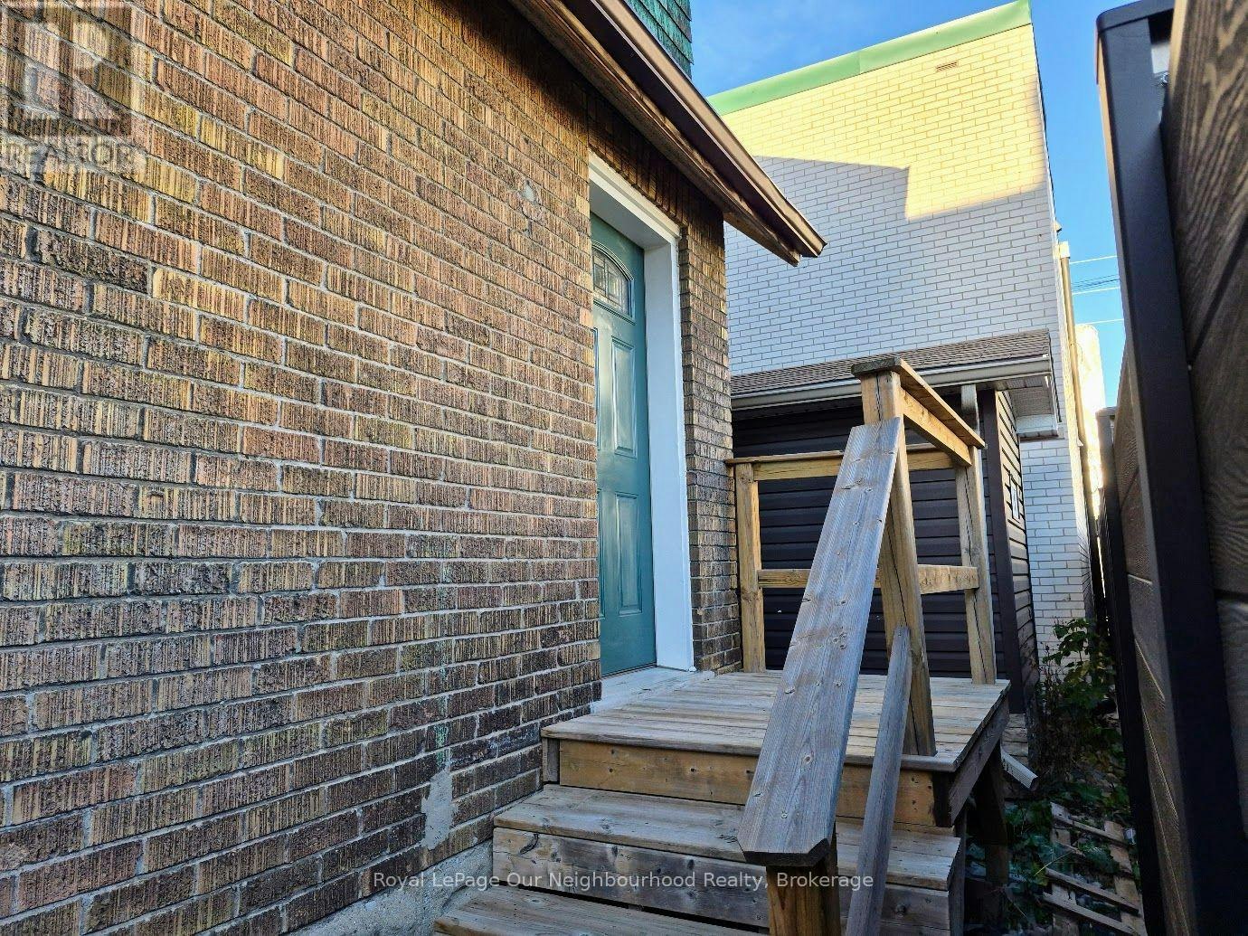 MAIN-11 Colborne Street W, Oshawa, ON, L1G 1L3
