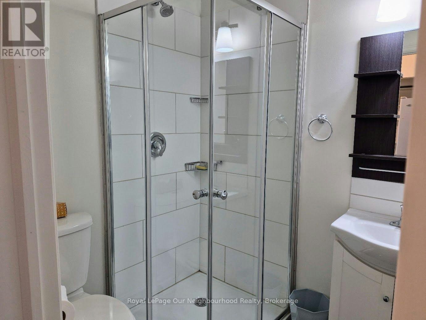 MAIN-11 Colborne Street W, Oshawa, ON, L1G 1L3 - 7