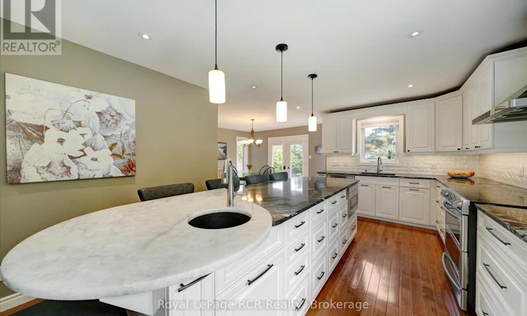303 6th Avenue W