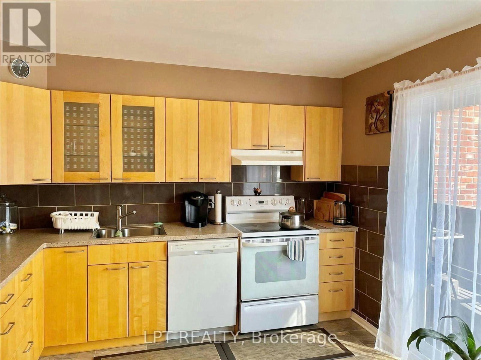 15-50 Greenbank Road, Ottawa, ON, K2H 8R3 - 2