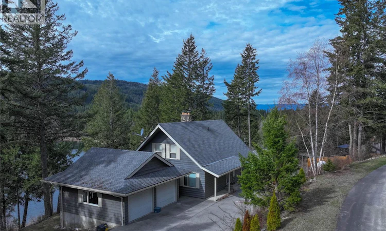 1920 Lakeview Drive