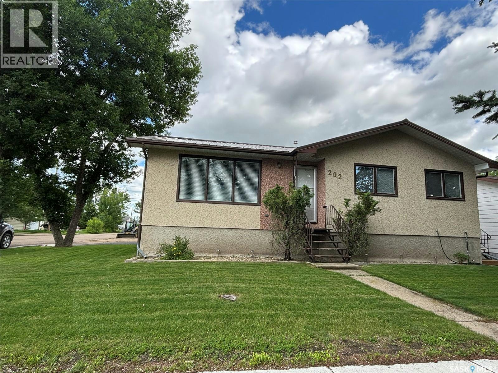 202 Herbert Street, Maple Creek, SK, S0N 1N0