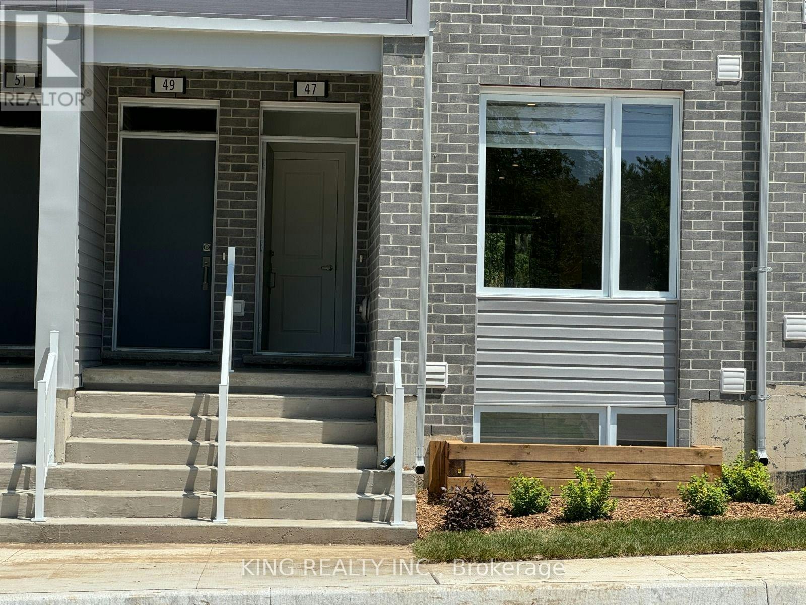 47-990 Deveron Crescent, London, ON, N5Z 0B3 - 2