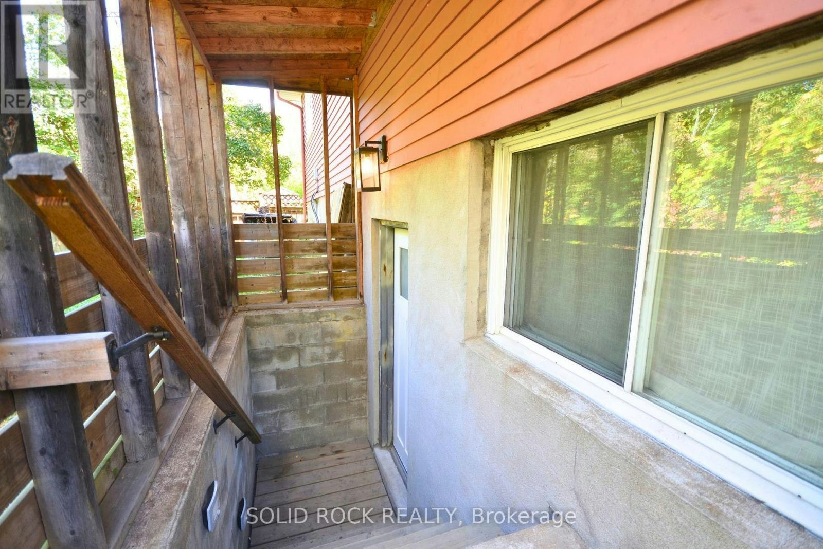 B-1441 Edgecliffe Avenue, Ottawa, ON, K1Z 8G2 5