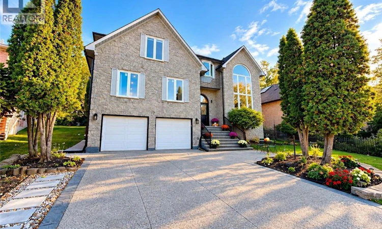 12 Sundrop Court