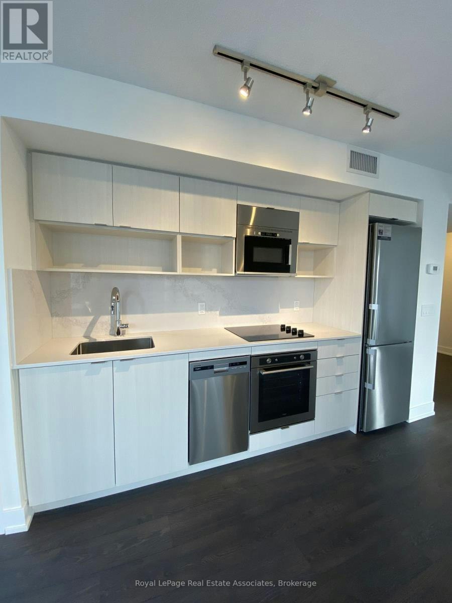 702-7 Mabelle Avenue, Toronto, ON, M5T 0C9 - 4