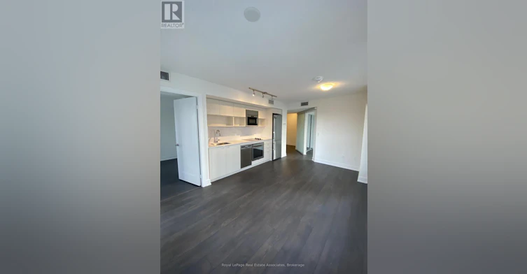 702-7 Mabelle Avenue, Toronto, ON, M5T 0C9 - 3