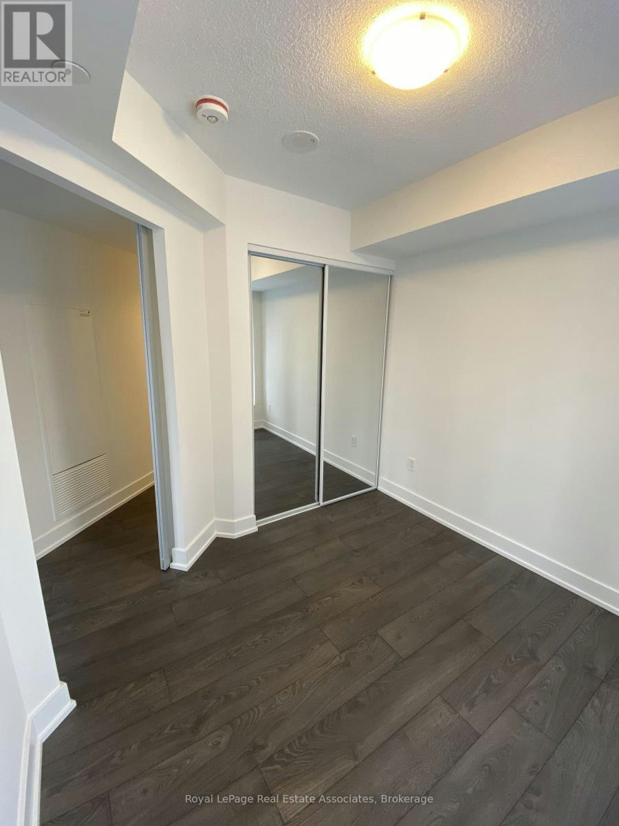 702-7 Mabelle Avenue, Toronto, ON, M5T 0C9 - 7