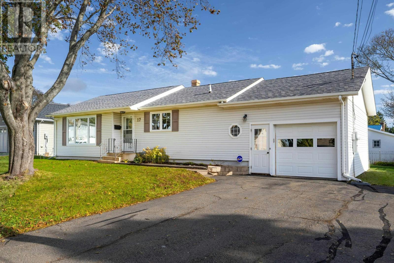 17 Newland Crescent, Charlottetown, PE, C1A 4H4