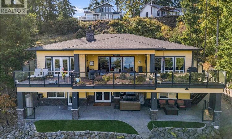 3030 Dolphin Drive