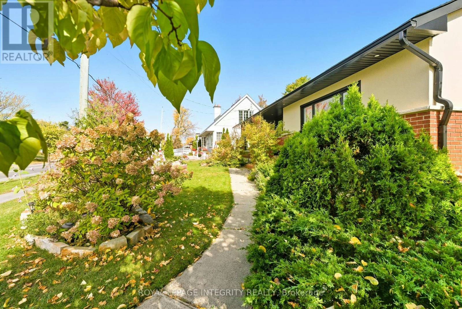 2461 Alta Vista Drive, Ottawa, ON, K1H 7M9 - 4