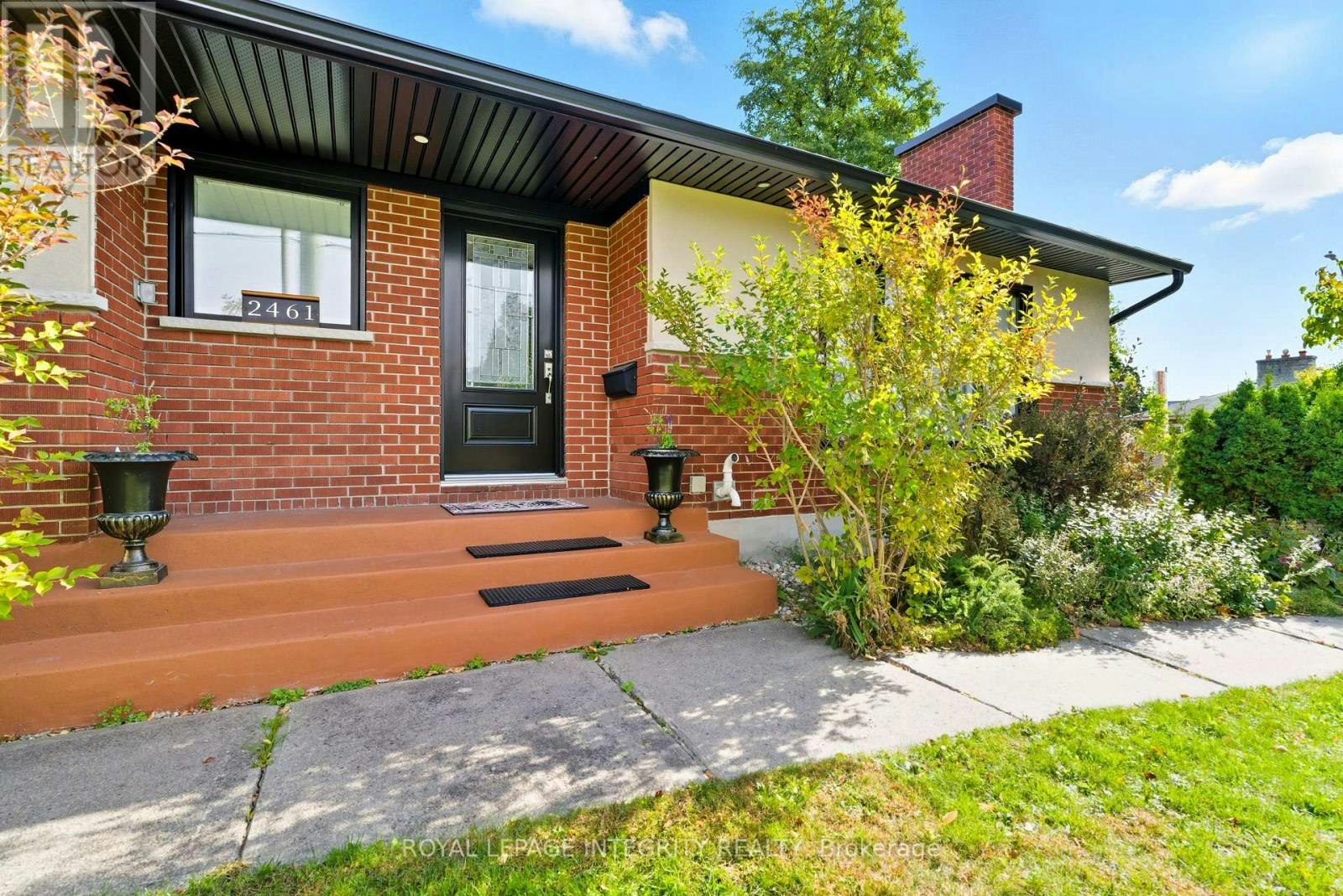 2461 Alta Vista Drive, Ottawa, ON, K1H 7M9 - 2