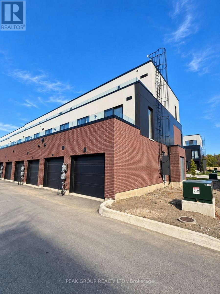 83 Everett Common, St. Catharines, ON, L2P 0H1 3