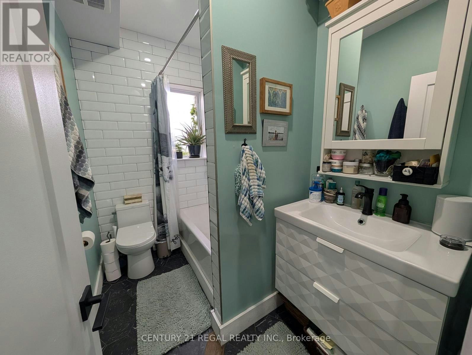2-923 Kingston Road, Toronto, ON, M4E 1S6 - 8