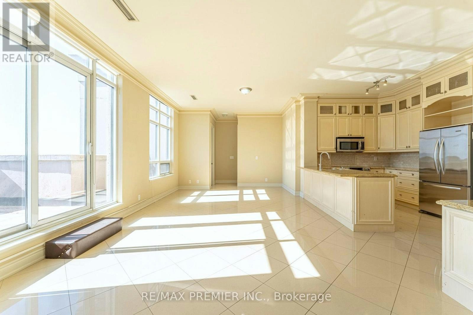 PH04-9235 Jane Street, Vaughan, ON, L6A 0J8