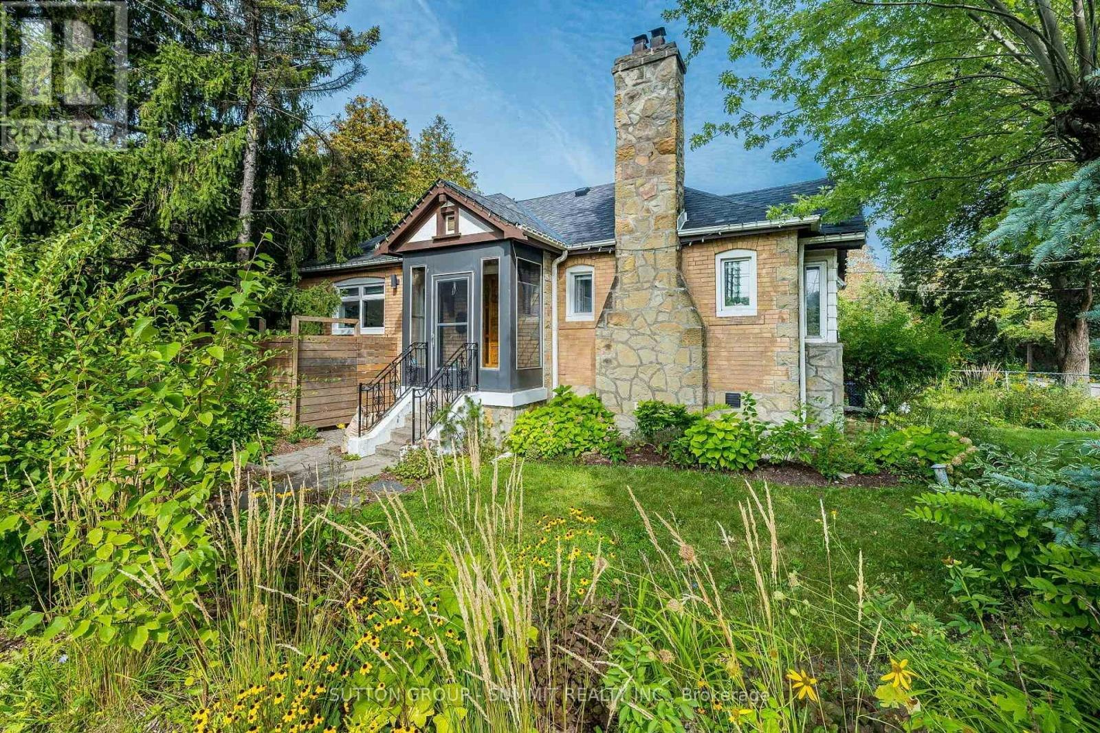 32 Ellis Avenue, Toronto, ON, M6S 2X1