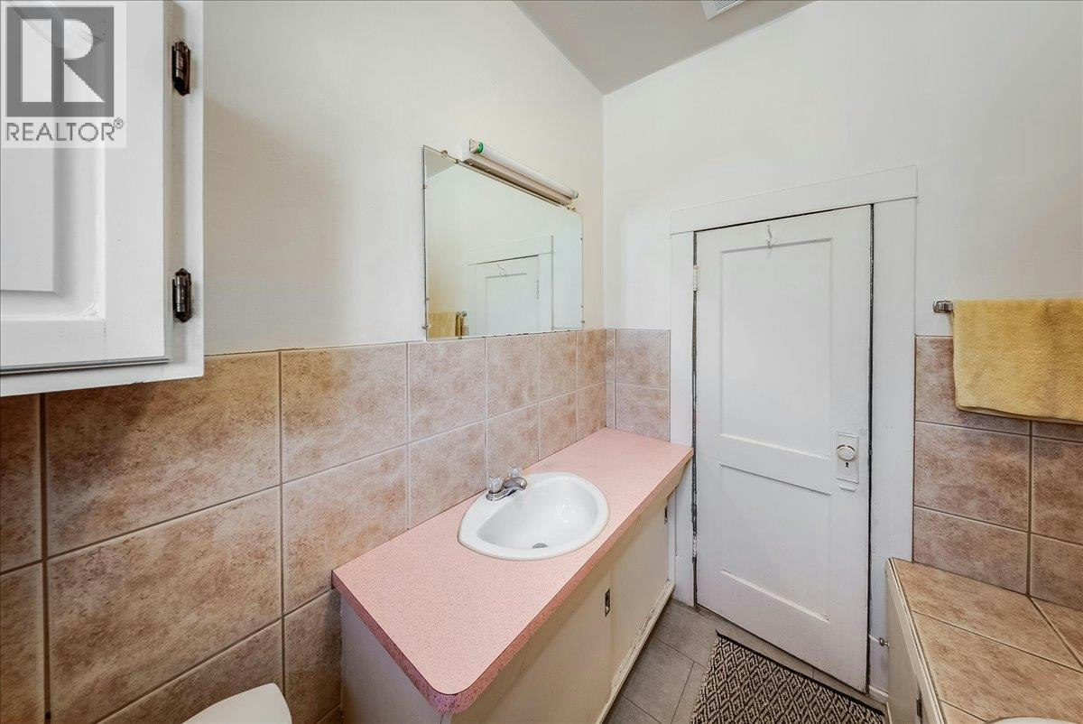 1396 Second Avenue, Trail, BC, V1R 1L9 - 21