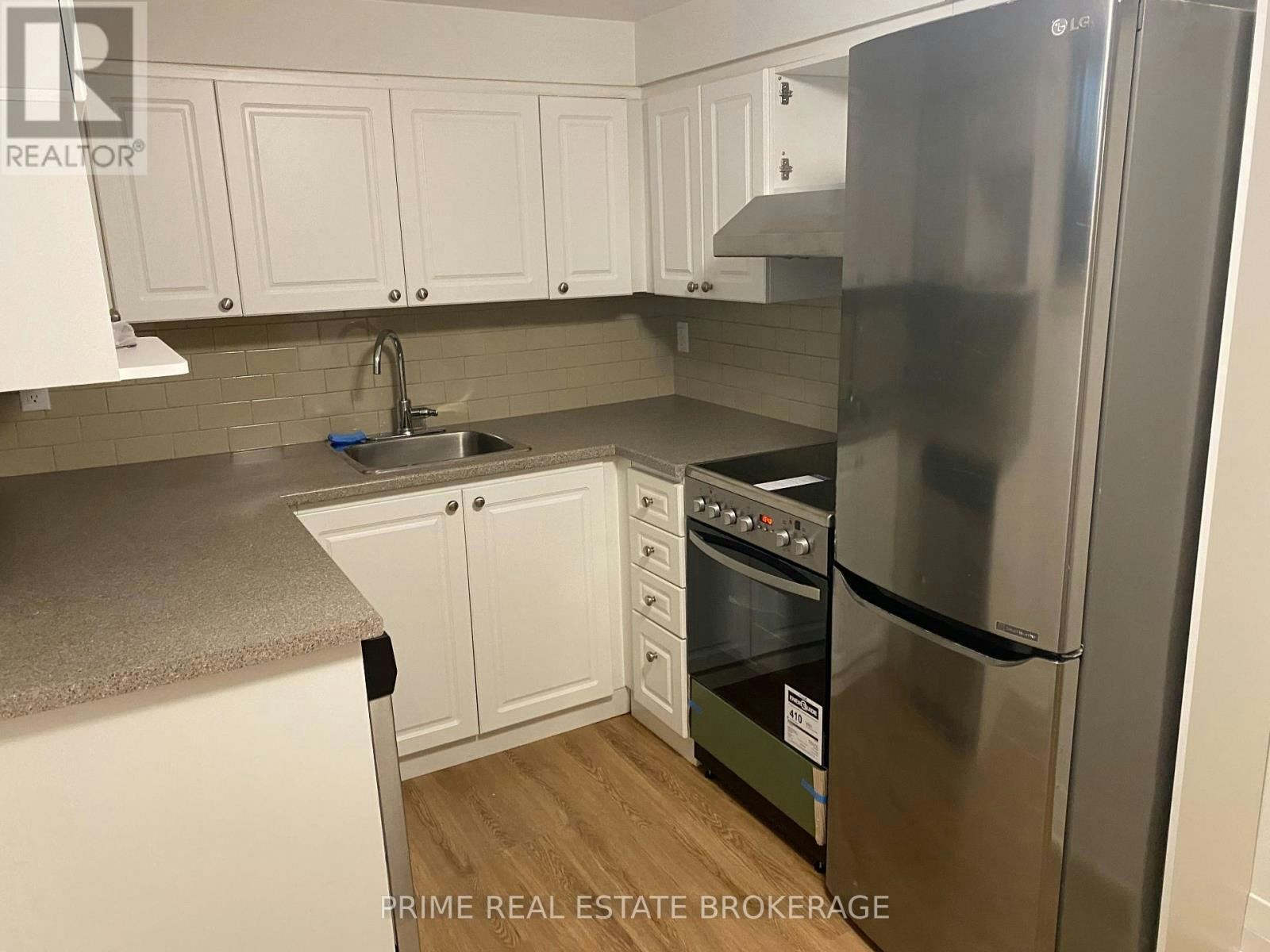 B02-580 Waterloo Street, London, ON, N6B 2P9 4