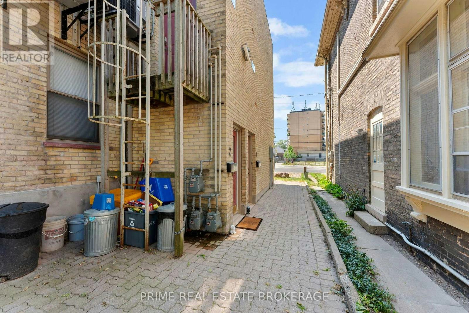 B02-580 Waterloo Street, London, ON, N6B 2P9 3