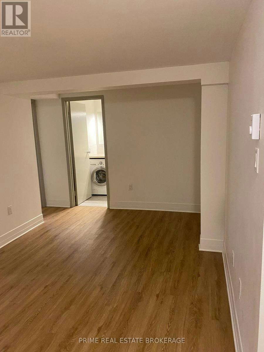 B02-580 Waterloo Street, London, ON, N6B 2P9 5