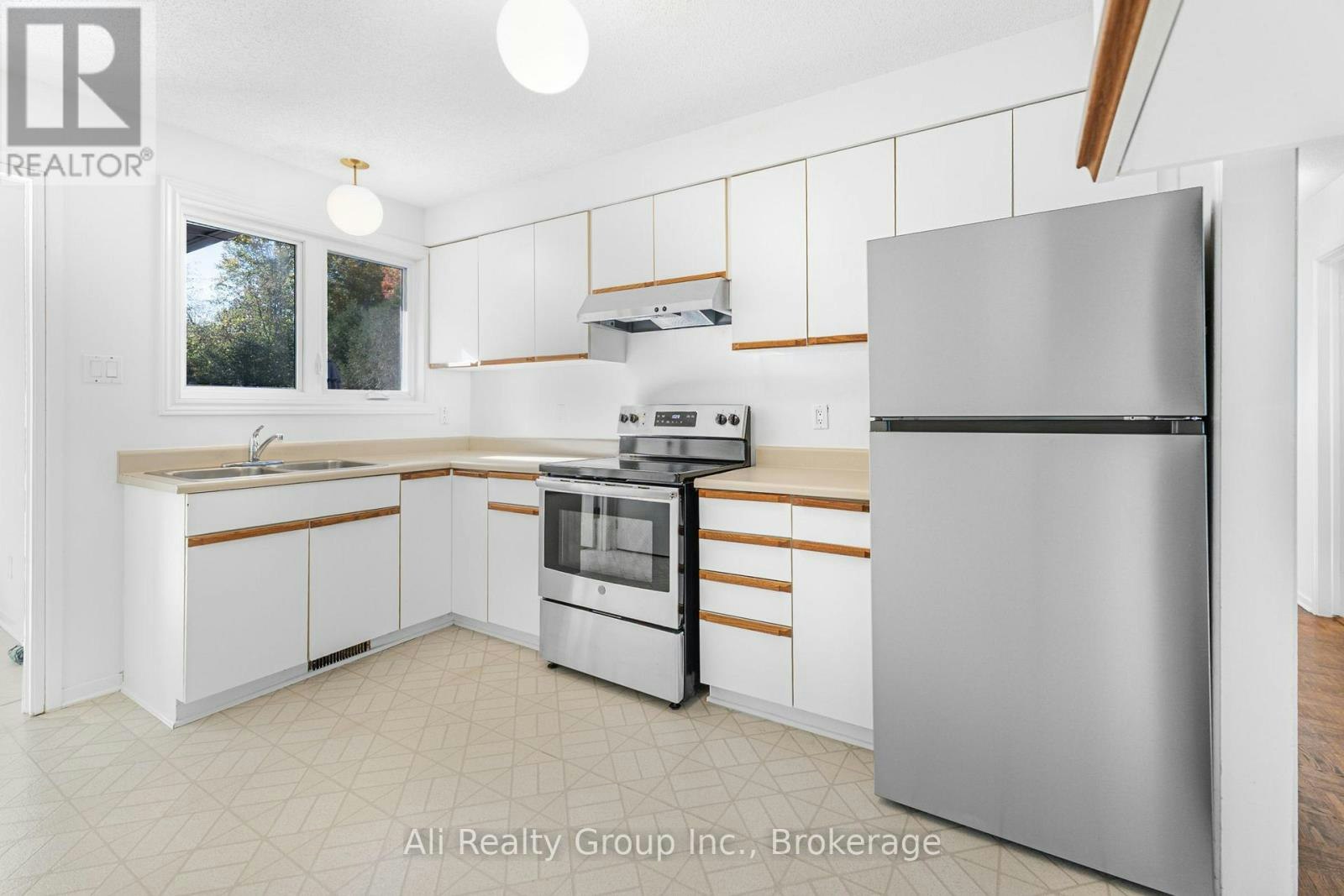2318 Century Road, Ottawa, ON, K0A 2T0 5