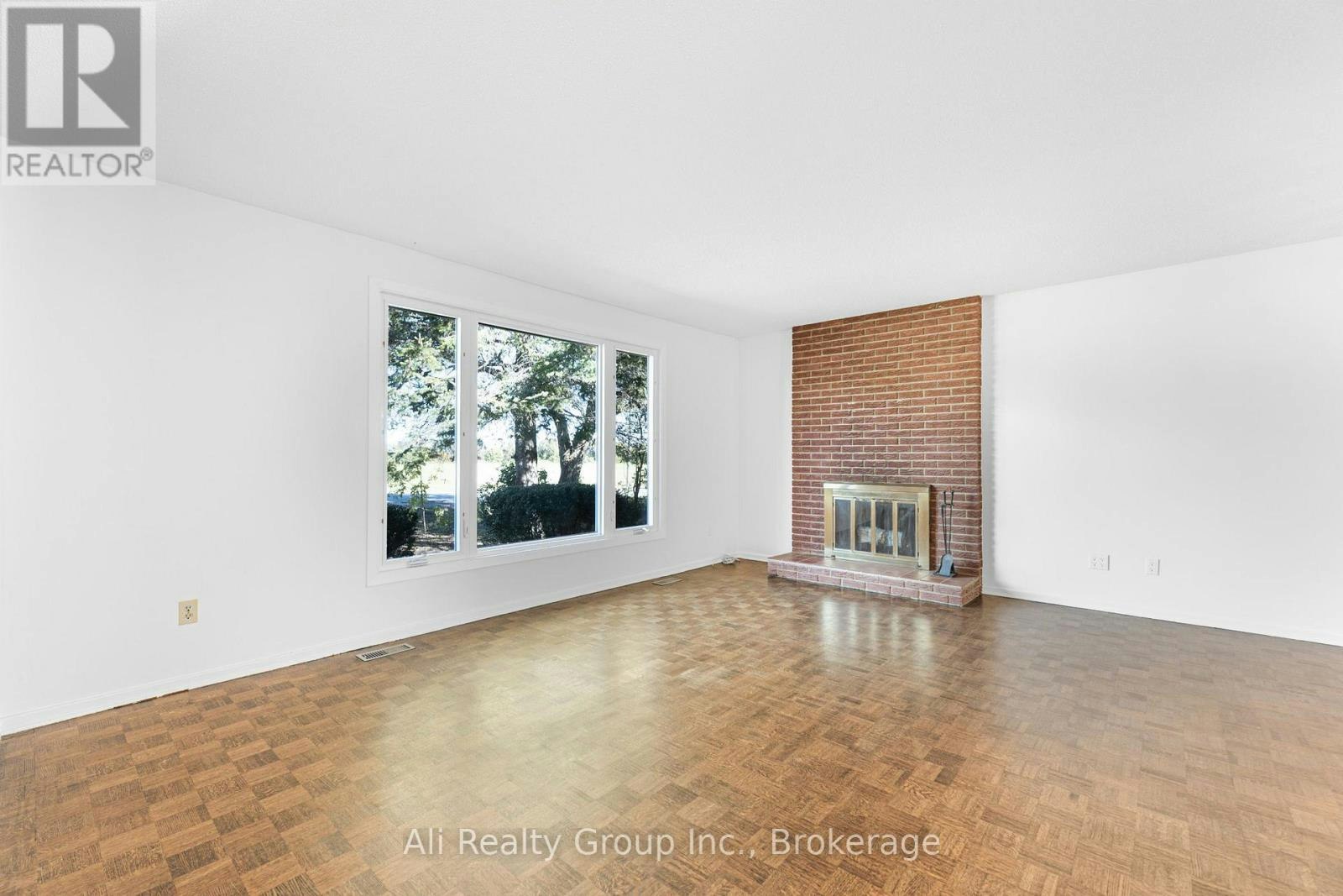 2318 Century Road, Ottawa, ON, K0A 2T0 2