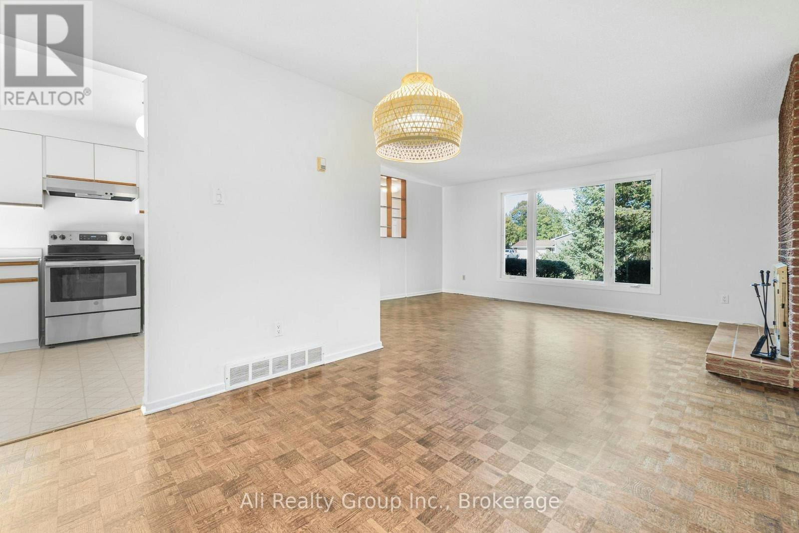 2318 Century Road, Ottawa, ON, K0A 2T0 4