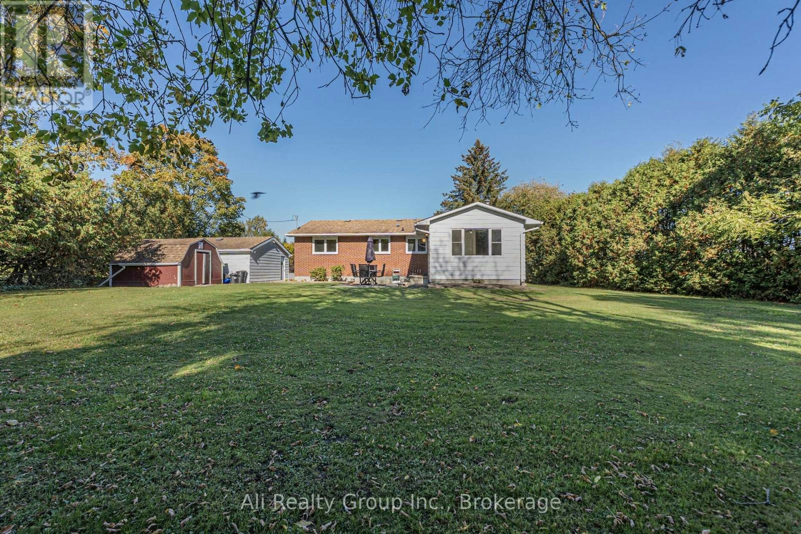 2318 Century Road, Ottawa, ON, K0A 2T0 3