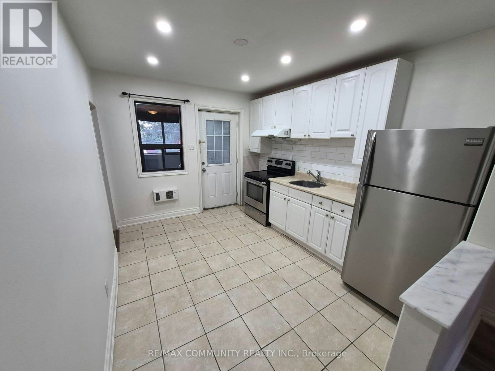 636 Vaughan Road, Toronto, ON, M6E 2Y3 - 8