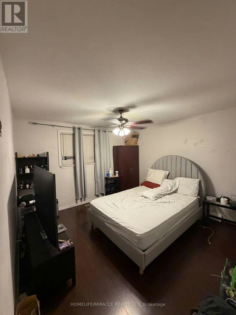 25 Four Leaf Drive, Toronto, ON, M9V 1M7 - 9
