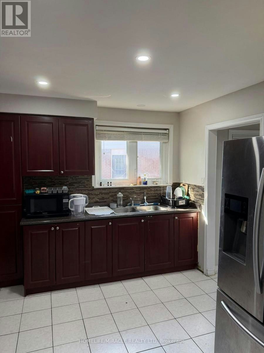 25 Four Leaf Drive, Toronto, ON, M9V 1M7 - 3