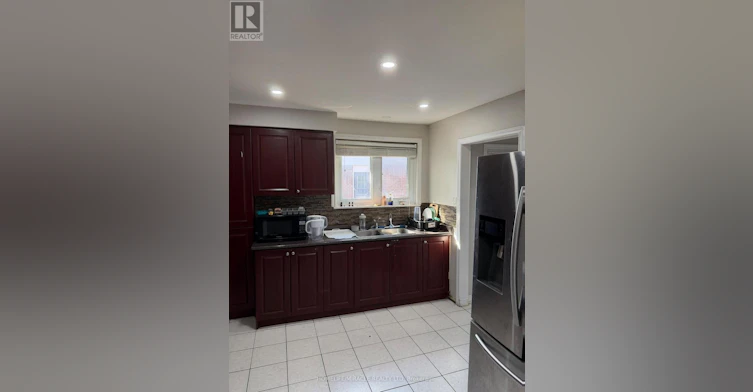 25 Four Leaf Drive, Toronto, ON, M9V 1M7 - 3